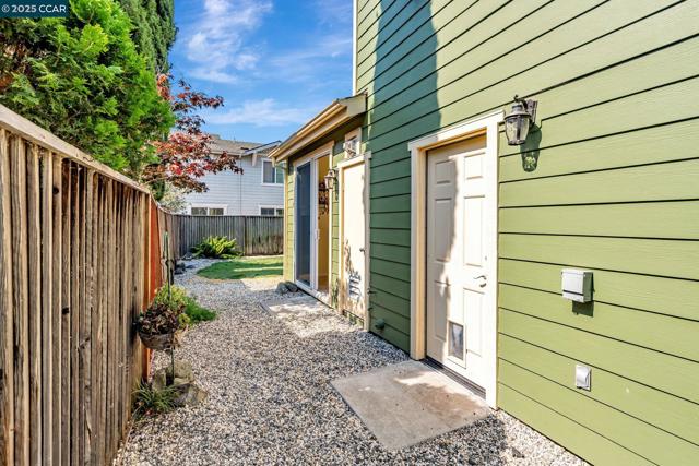 2 Corvina Ct, American Canyon CA: https://media.crmls.org/mediaz/551bd73a-6573-4c4d-ae77-ef0c471fb64d.jpg