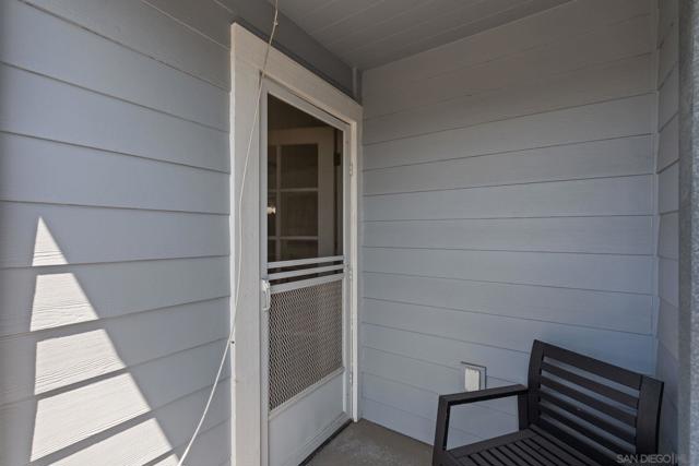 736 F Ave, Coronado CA: https://media.crmls.org/mediaz/551bd7a9-5246-4b38-9e55-69a843dded6b.jpg