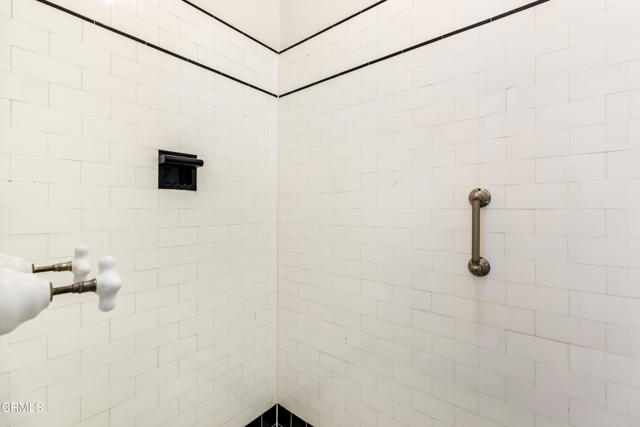 1184 Arden Road, Pasadena CA: https://media.crmls.org/mediaz/551d3453-0270-4b0e-af1e-efb27179fef8.jpg