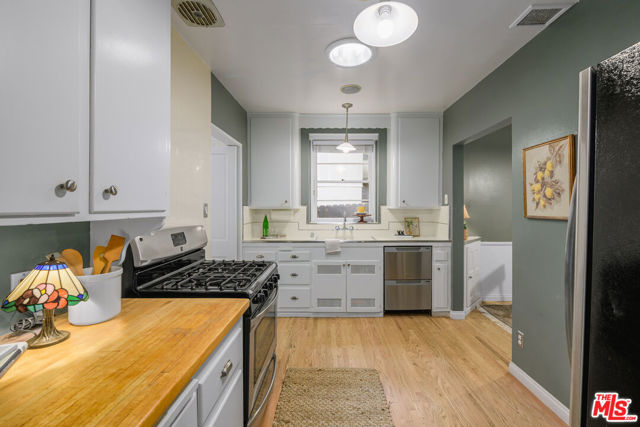 5919 Tuxedo Terrace, Los Angeles CA: https://media.crmls.org/mediaz/551d37e2-cb5e-4683-b073-a1cb68796d14.jpg