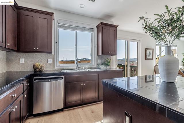104 Seacliff Court, Richmond CA: https://media.crmls.org/mediaz/551d6b08-c56f-443c-810b-2b5c9b61a448.jpg