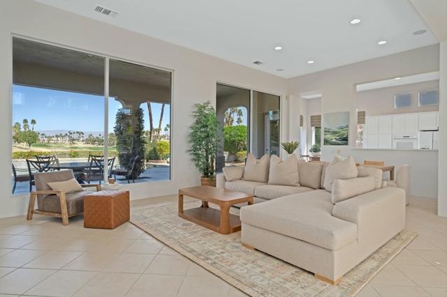 81100 Legends Way, La Quinta CA: https://media.crmls.org/mediaz/551d71f8-b663-46a3-85c6-3cdf391d30a1.jpg