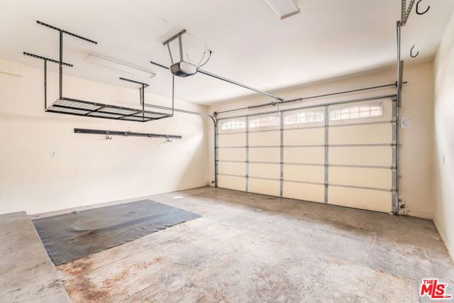 13743 Cordary Avenue, Hawthorne CA: https://media.crmls.org/mediaz/551d8611-98a0-4891-a7bf-9868816f35dc.jpg