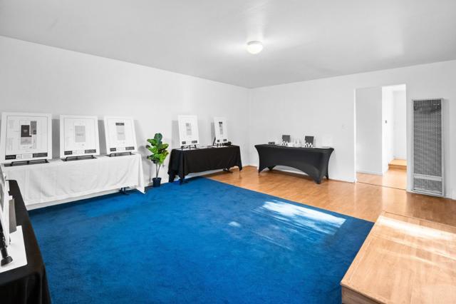 2066 Sterling Avenue, Menlo Park CA: https://media.crmls.org/mediaz/551dd1b5-5110-4338-b941-d6ee3182750a.jpg