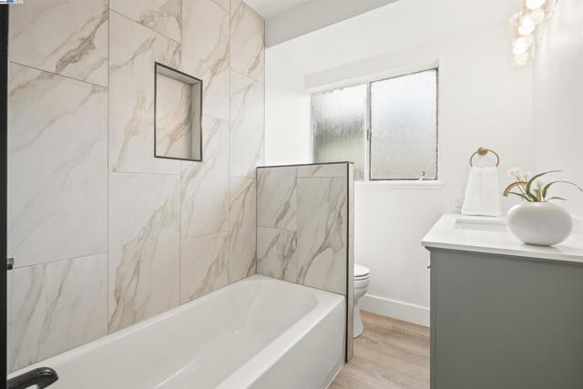 2541 Duke Ave, Richmond CA: https://media.crmls.org/mediaz/551e406f-c98c-4202-9b0c-3a036e6a0987.jpg