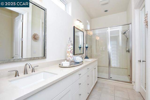 1746 Veneto Ln, Brentwood CA: https://media.crmls.org/mediaz/551e8015-1e38-4c73-ab5a-6e9bd05ba1d3.jpg