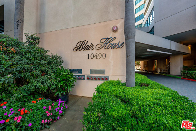 10490 Wilshire Boulevard, Los Angeles CA: https://media.crmls.org/mediaz/551f65e1-4410-47c7-8314-d1605597fa28.jpg