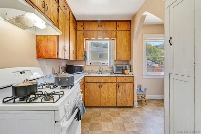 9065 67 Lemon St, Spring Valley CA: https://media.crmls.org/mediaz/551f7d6d-a834-4668-8830-f12434f45d8a.jpg