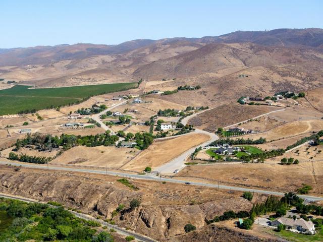 35700 Eagle, Soledad CA: https://media.crmls.org/mediaz/551f8f0f-821d-410a-a7ca-a002eccade5c.jpg