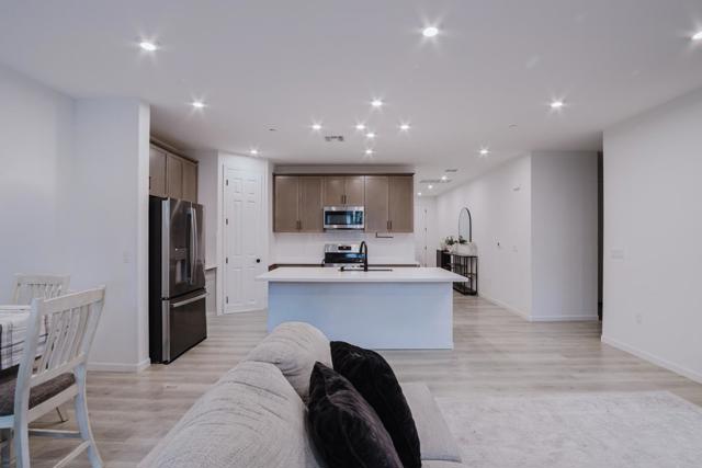 554 Pleasant Drive, Lathrop CA: https://media.crmls.org/mediaz/55201dad-700f-4b57-bfb2-0af810efbe5a.jpg