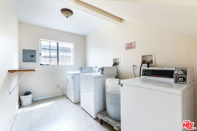 5834 FERGUSON DR - COMMERCE, CA (LAUNDRY ROOM)