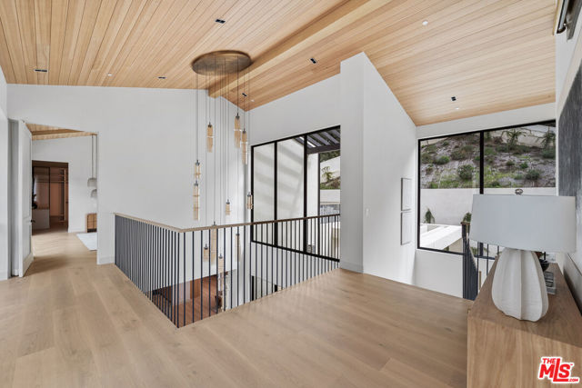 10950 Verano Road, Los Angeles CA: https://media.crmls.org/mediaz/55205a01-9c7e-45f2-8225-9b5d23a70ae1.jpg
