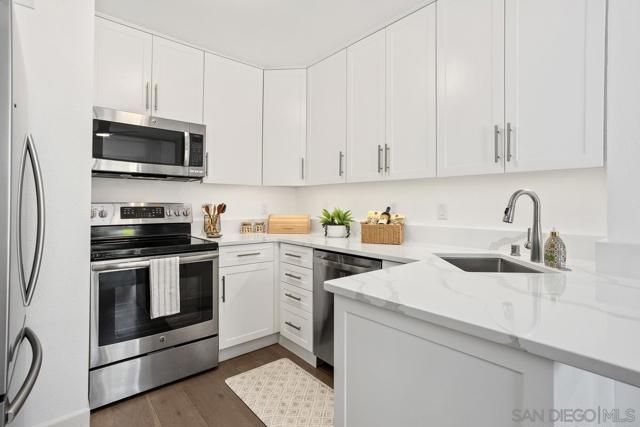 545 Shady Brook Pl, Escondido CA: https://media.crmls.org/mediaz/55206ece-7046-4428-86f7-72947c0553b4.jpg