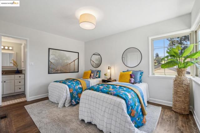 10 Wilding LN, Oakland CA: https://media.crmls.org/mediaz/552086c1-9d1e-413a-a953-678549900e77.jpg