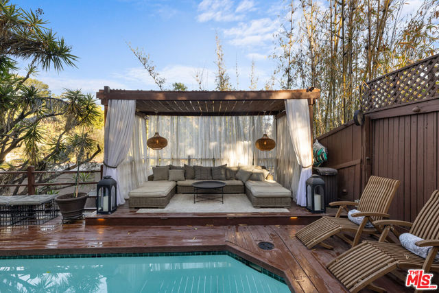 400 W Avenue 42 Avenue, Los Angeles CA: https://media.crmls.org/mediaz/55209421-44fa-4165-b2ba-384ce265703a.jpg