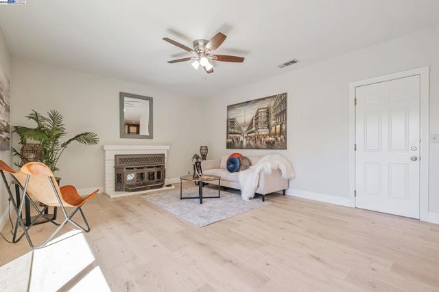 36339 Beech Pl, Newark CA: https://media.crmls.org/mediaz/5520b274-34ee-4bba-ab8c-36e50011ff3d.jpg