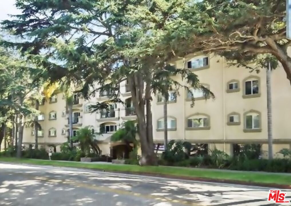 222 7th Street #202
