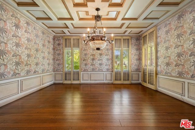 1029 Chevy Chase Drive, Beverly Hills CA: https://media.crmls.org/mediaz/5521b5e6-1a4b-45bd-81c9-ced9157b9cd6.jpg