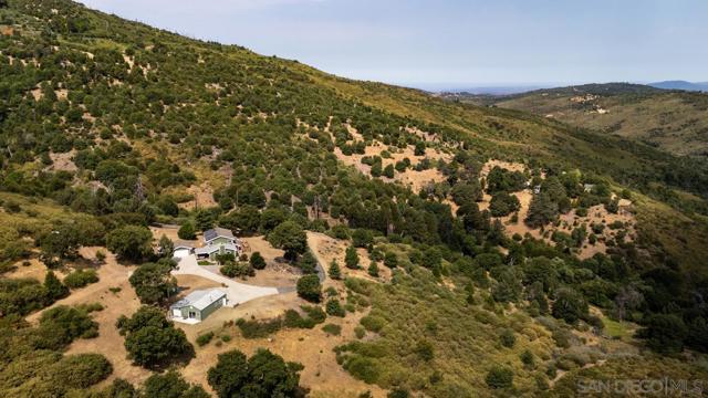16690 Iron Springs Rd, Julian CA: https://media.crmls.org/mediaz/5521d9ed-e0ae-4719-93a1-995dedc2f9b8.jpg