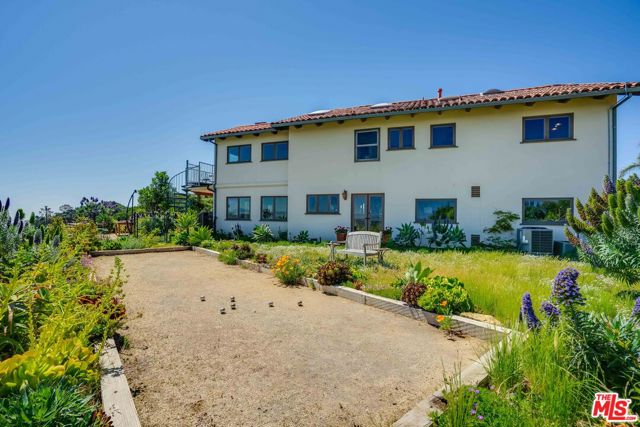 2303 Tuna Canyon Road, Topanga CA: https://media.crmls.org/mediaz/55226d27-531c-4c09-88f8-cfd8cd9955b0.jpg
