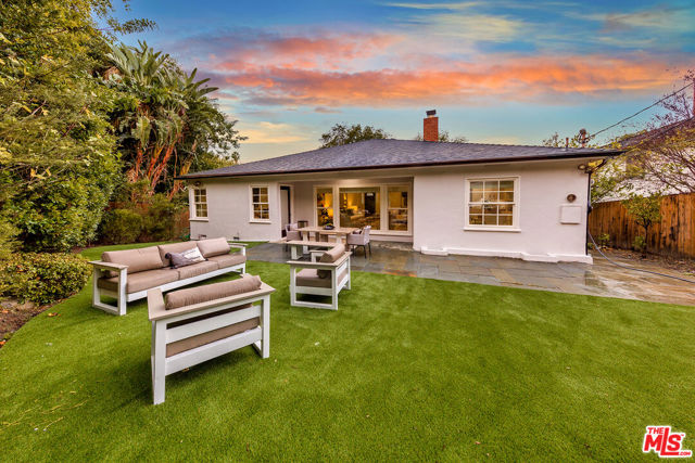 2030 Castle Heights Avenue, Los Angeles CA: https://media.crmls.org/mediaz/5522fc52-67bc-4b22-b76a-7a9f31397840.jpg