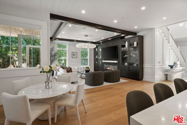 18057 Valley Vista Boulevard, Encino CA: https://media.crmls.org/mediaz/552331cf-4392-4e07-8b83-77b1c0e4db1c.jpg