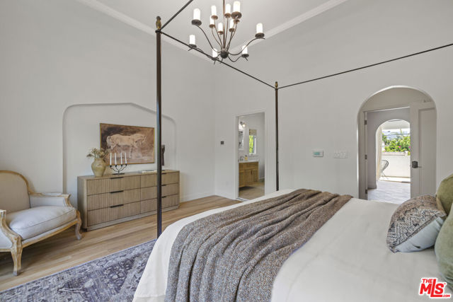 736 S Cloverdale Avenue, Los Angeles CA: https://media.crmls.org/mediaz/55236da8-7033-4c20-9306-db7b2b5a48d5.jpg