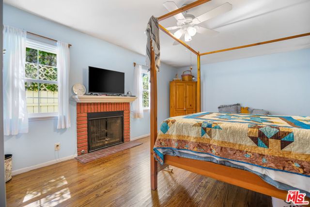 3007 W Clark Avenue, Burbank CA: https://media.crmls.org/mediaz/5523df97-bedc-47df-8850-c4d35d523e0d.jpg