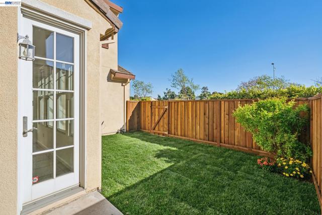 220 Hollister Avenue, Alameda CA: https://media.crmls.org/mediaz/55244950-1130-4c07-a7a2-d45afbfa5b54.jpg