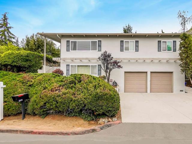 1068 Central Boulevard, Hayward CA: https://media.crmls.org/mediaz/552462f1-9642-4a4a-b87e-4d011d6bb470.jpg