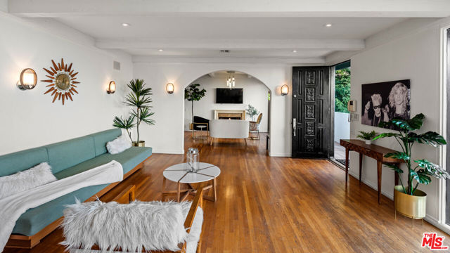 1790 Viewmont Drive, Los Angeles CA: https://media.crmls.org/mediaz/55248c49-b744-43c2-916c-89ad2a03fd07.jpg