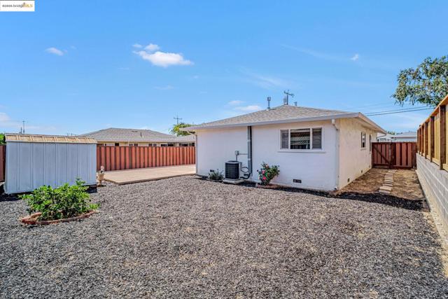 581 Fairway Street, Hayward CA: https://media.crmls.org/mediaz/5524f66c-7287-44cf-9afc-1d236505a9c0.jpg