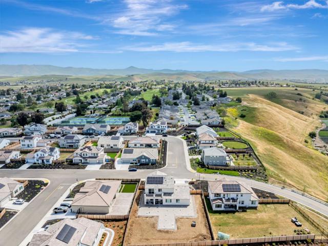 172 Vienna Way, Hollister CA: https://media.crmls.org/mediaz/552541e8-e51a-43ad-babd-be15484dcc7a.jpg