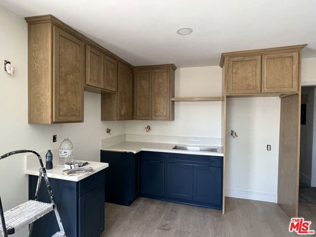 1336 W 37th Drive, Los Angeles CA: https://media.crmls.org/mediaz/55256eae-516a-430d-9d0f-f083d6d6c562.jpg