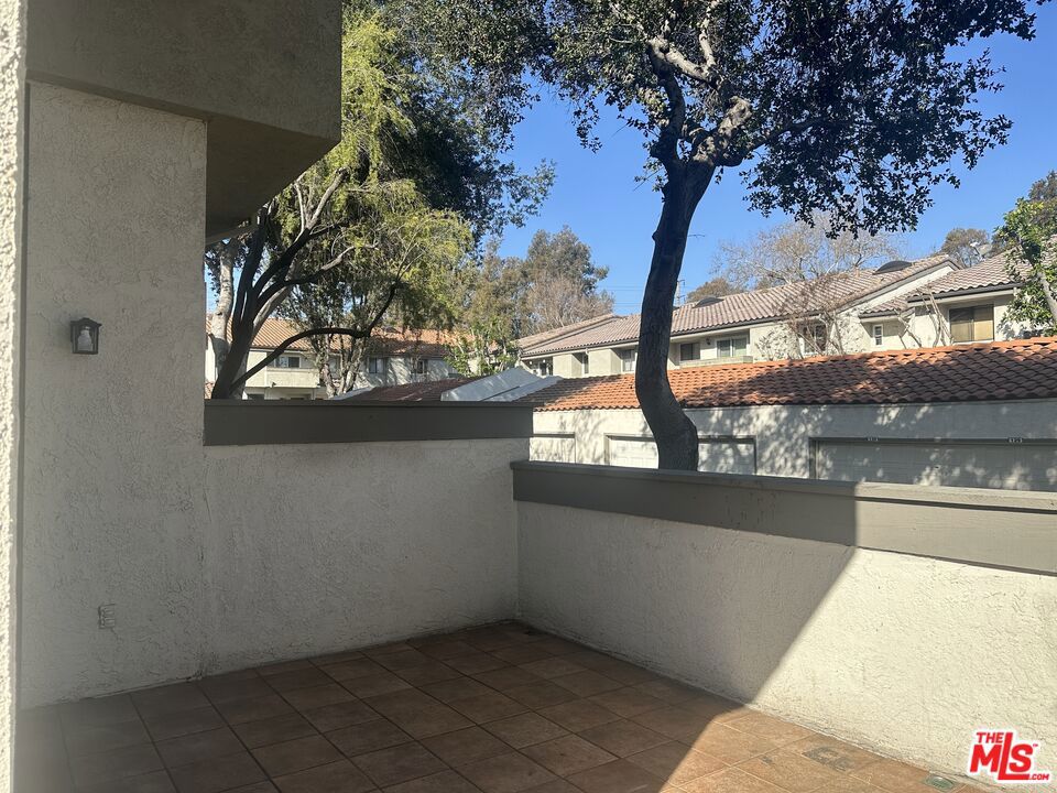 https://media.crmls.org/mediaz/55258ea0-1c84-42c7-a631-5193fbfe32cd.jpg?preset=X-Large