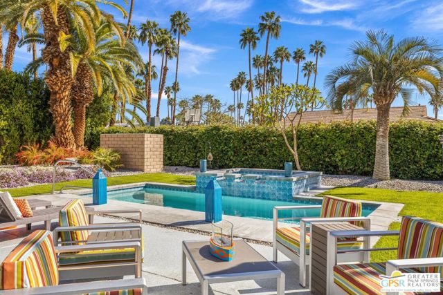 1244 S San Mateo Drive, Palm Springs CA: https://media.crmls.org/mediaz/5526ff97-f2e6-44c7-b970-c05cf8800621.jpg