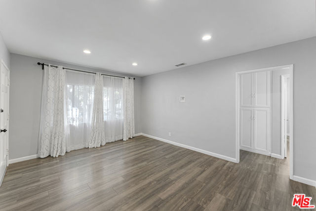 8056 Wakefield Avenue, Panorama City CA: https://media.crmls.org/mediaz/55272b2e-1290-46e0-bc36-5a5206d123ca.jpg