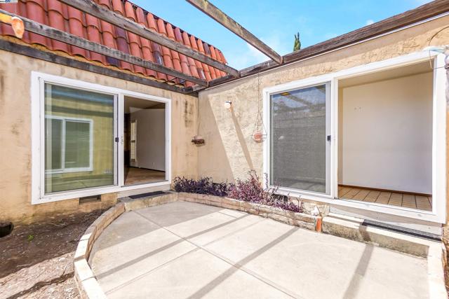 Image 5 of 31 For 37690 Los Arboles Dr