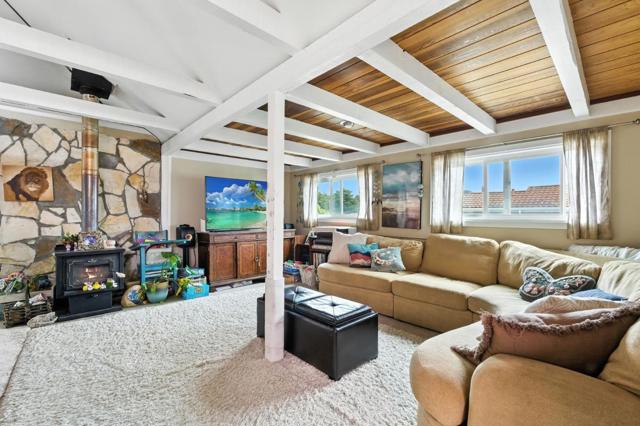 575 Myrtle Street, Half Moon Bay CA: https://media.crmls.org/mediaz/55276457-9128-4cb5-b6d5-0d1eb84e3488.jpg
