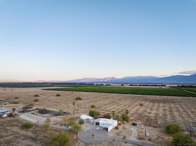 811 Di Giorgio Road, Borrego Springs CA: https://media.crmls.org/mediaz/552783ec-86a9-4011-adf5-8e5d77606cd1.jpg