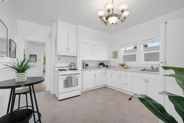 1781 B St, Hayward CA: https://media.crmls.org/mediaz/5527b0cd-8d77-4c85-b31f-cc8e4140fa5d.jpg