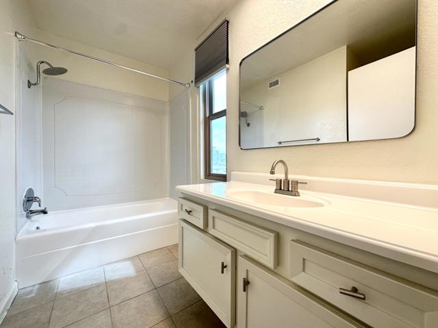 400 N Sunrise Way, Palm Springs CA: https://media.crmls.org/mediaz/5528133f-bc16-4c97-a29d-9ae4cb55f4bf.jpg
