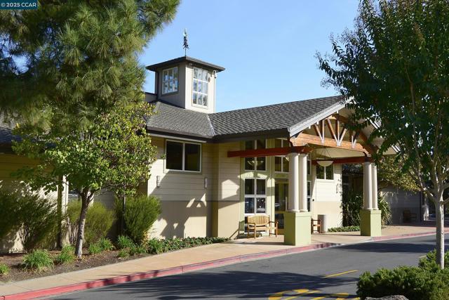 1873 Golden Rain Rd., Walnut Creek CA: https://media.crmls.org/mediaz/552874ff-ee8c-4970-8420-e925766c152b.jpg