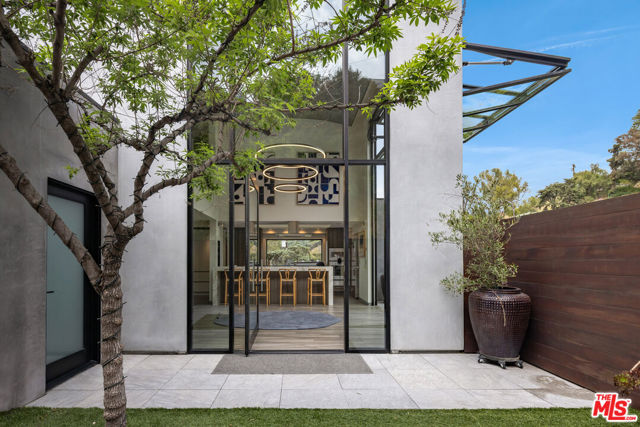 5751 Valley Oak Drive, Los Angeles CA: https://media.crmls.org/mediaz/5528b2d0-ef32-48e6-8558-915bc6c2d78c.jpg