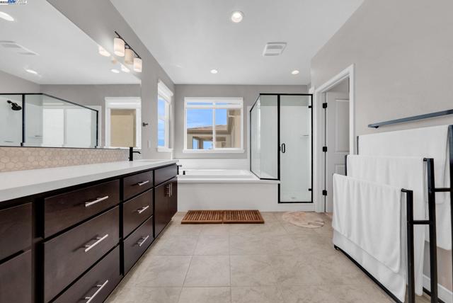 2859 Wylin Blvd, Lathrop CA: https://media.crmls.org/mediaz/5528efc6-0105-4b68-ab3b-60a8be2cb041.jpg