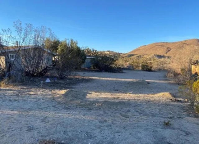 58640 Barron Drive, Yucca Valley CA: https://media.crmls.org/mediaz/55290846-0c74-4458-991a-3d2f86cd7ebc.jpg