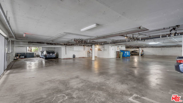 1434 Greenfield Avenue, Los Angeles CA: https://media.crmls.org/mediaz/5529279c-20e7-45f2-b42a-ab19b2beec98.jpg