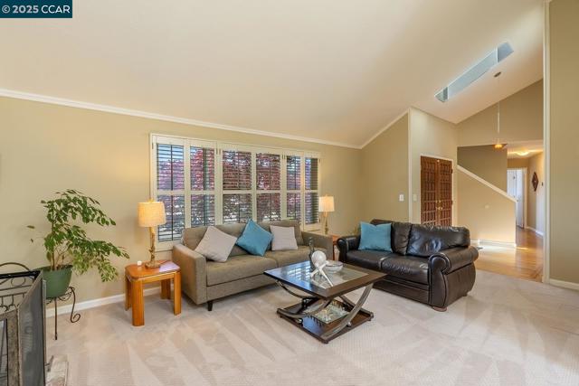 6082 Slopeview Ct, Castro Valley CA: https://media.crmls.org/mediaz/5529397a-6398-4db3-8db6-68bb659eff14.jpg