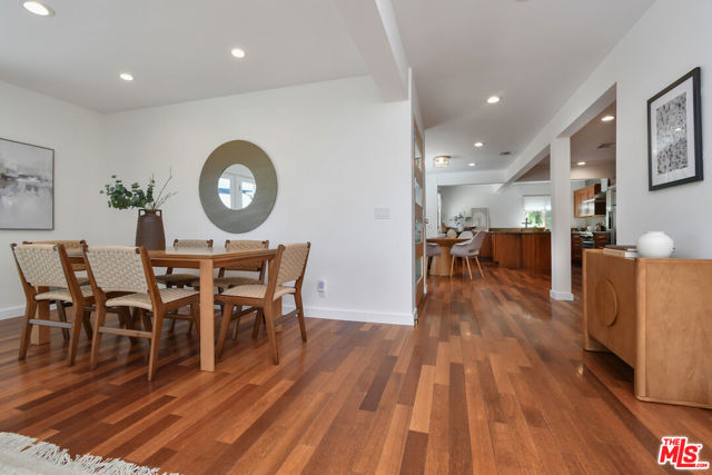 3471 Woodcliff Road, Sherman Oaks CA: https://media.crmls.org/mediaz/552949ef-b29b-4704-b135-85b224fd1473.jpg