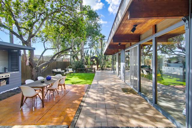 3558 Siembre St, Bonita CA: https://media.crmls.org/mediaz/552978a1-2fa8-4339-928a-0de2c7c12700.jpg